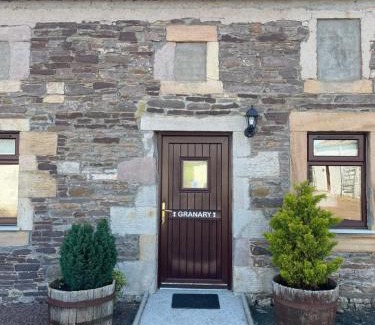 Lanark Casa | Corehouse Farm Cottages - Dairy, Granary & Sawmill
