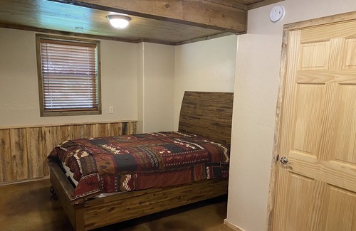 Moorcroft Casa | Corey's Gittaway 2….2 queen beds sleeps 4 people!