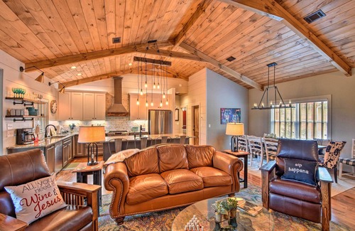 Ellijay Cabina | ¡NUEVO! 'Cork & Creek Cottage' w / Mtn & Pasture Views!