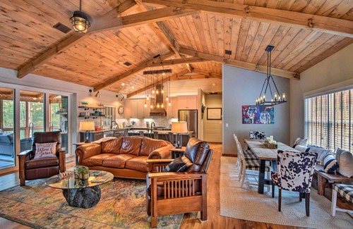 Ellijay Cabina | ¡NUEVO! 'Cork & Creek Cottage' w / Mtn & Pasture Views!