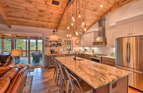 Ellijay Cabina | ¡NUEVO! 'Cork & Creek Cottage' w / Mtn & Pasture Views!