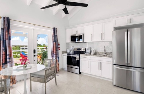 Cockburn Town Casa | CorkTree Villa: 1 BDR