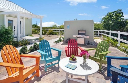 Cockburn Town Casa | CorkTree Villa: 1 BDR