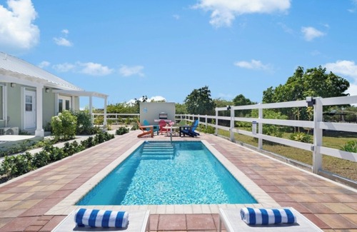 Cockburn Town Casa | CorkTree Villa: 1 BDR