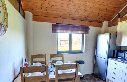 Caersws Casa | Corlan es parte de un grupo de casas de campo recientemente renovadas en la granja del propietario y el carava estático cercano