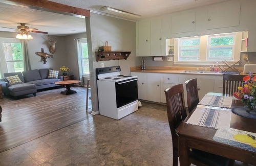 Paris Cabaña | Corley Cottage a Quiet cottage in the woods