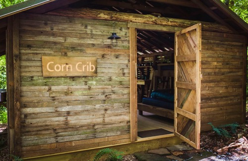 Zirconia Cabina | Corn Crib- 38 acres- hiking, mountain biking, waterfall