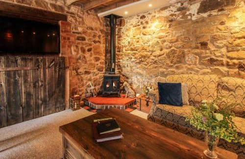 Wall-under-heywood Casa | Corn House
