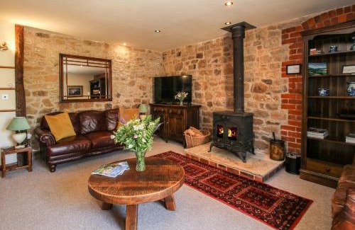 Wall-under-heywood Casa | Corn House