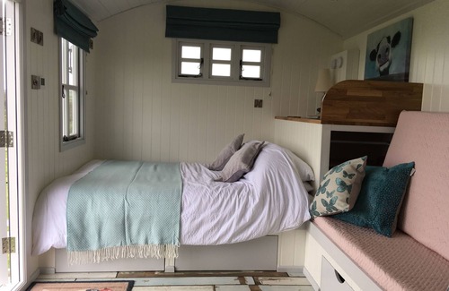 Bude Cabina | Cornakey Farm Luxury Shepherds Hut y bañera de hidromasaje