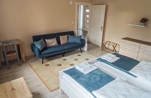 Sarvar Apartamento | Corner Apartman