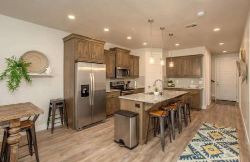 Washington Casa | Corner Casita Spacious 6 bedroom private bathrooms