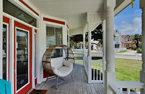 Crystal Beach Casa | Corner Castle