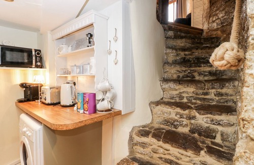 Malmesbury Cabaña | CORNER COTTAGE, character holiday cottage in Malmesbury