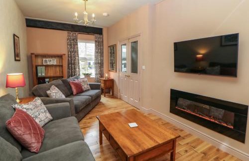 Tideswell Casa | Corner Cottage