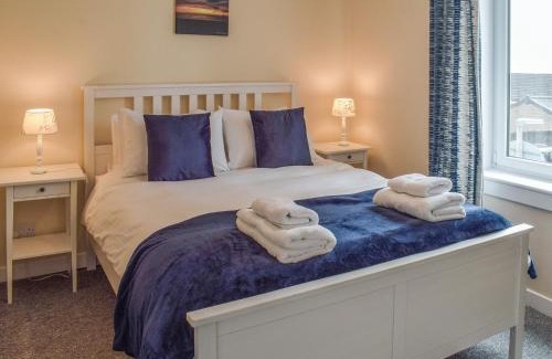 Girvan Casa | Corner Cottage