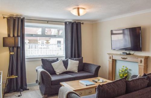 Girvan Casa | Corner Cottage