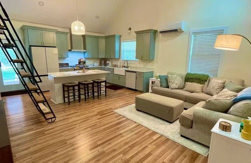 Williston Cabaña | Corner Cottage Oasis with Pool