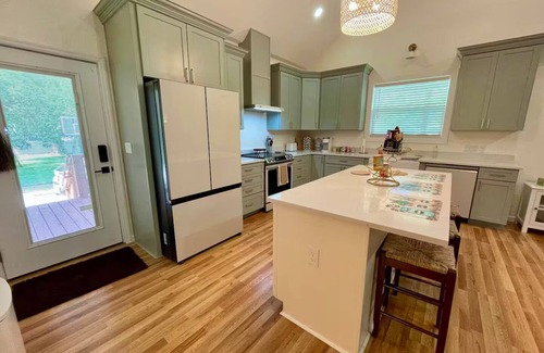 Williston Cabaña | Corner Cottage Oasis with Pool