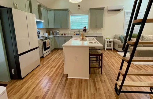 Williston Cabaña | Corner Cottage Oasis with Pool