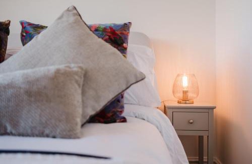 Cheltenham Apartamento | Corner House - Bright 2 Bed in Cheltenham