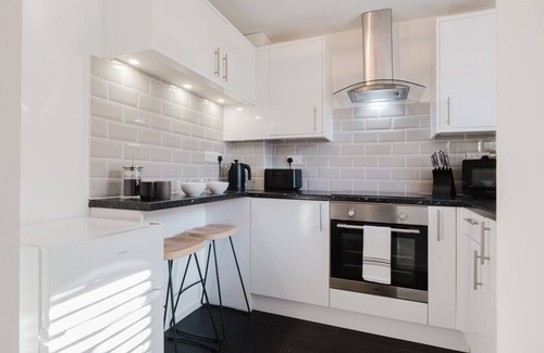 Cheltenham Casa | Corner House - Bright 2 Bed in Cheltenham