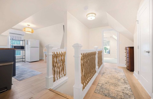 Annapolis Casa | Corner House - Cozy Five Star 2 Bedroom Suite. Downtown and Stadium. Parking!