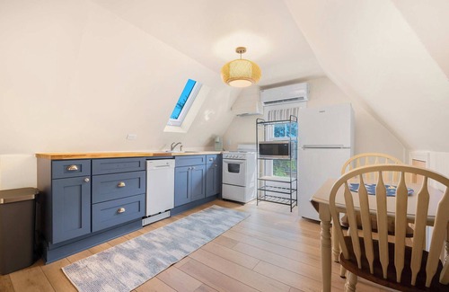 Annapolis Casa | Corner House - Cozy Five Star 2 Bedroom Suite. Downtown and Stadium. Parking!