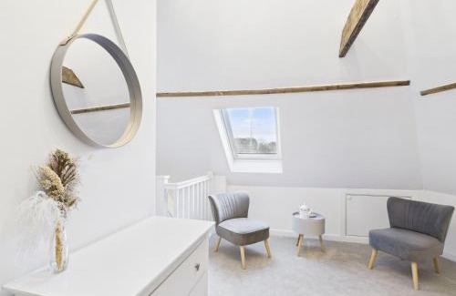 Herstmonceux Casa | Corner House- hot tub and outdoor fireplace