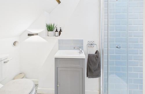 Herstmonceux Casa | Corner House- hot tub and outdoor fireplace