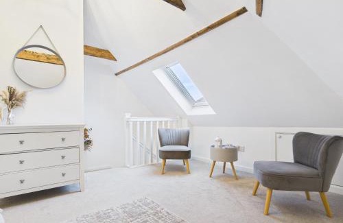 Herstmonceux Casa | Corner House- hot tub and outdoor fireplace