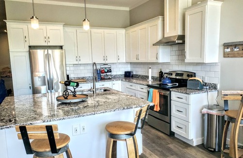 Wilmington Historic District Casa | Corner of Market & Front St. Renovated TOP FLOOR. Bridgeview. Renovated.