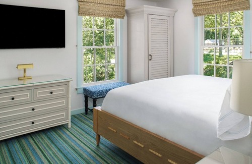 Shelter Island Heights Hotel | Waterfront Escape with Scenic Views, Spa & Outdoor Adventures