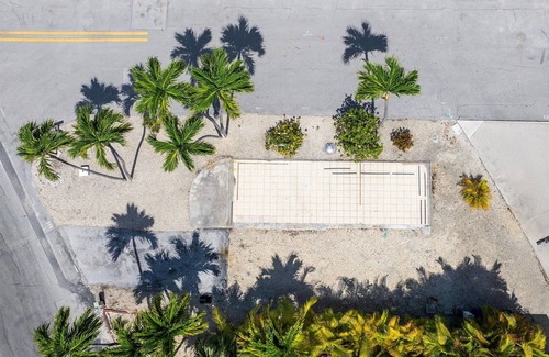 Cudjoe Key Alquiler De RV | Corner RV Lot with Lagoon Views, Palm Trees, and Steps to Pool & Amenities
