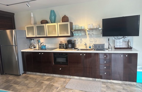 Red Hook Condominio | Suite esquinera "Glass House on the Sea" Lujo moderno en Sapphire Beach