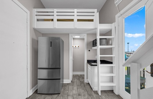 Port Bolivar Condominio | Corner Suite - Pool, Games, & Beachfront Fun!