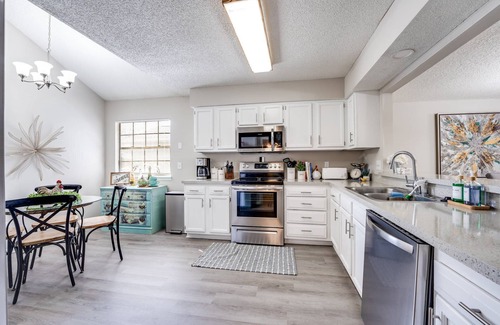 Southside Casa | Corner Townhome |Fenced |Dogs Ok |Patio |Propane BBQ |Mandarin Area |Near Shops |South of Downtown