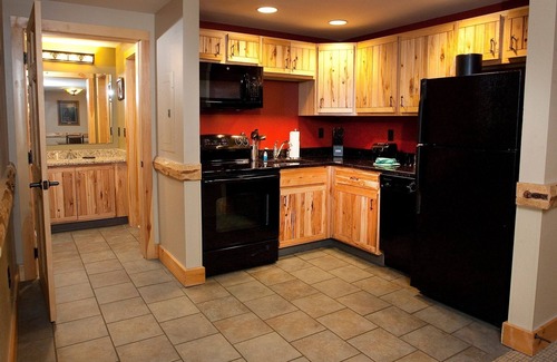 Blodgett Mills Condominio | Corner Unit + Nice Views & Fireplace | Onsite Spa