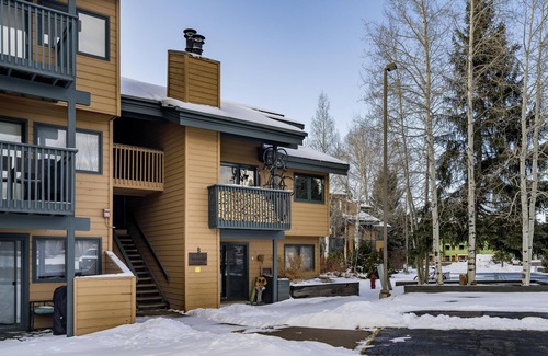 Steamboat Springs Condominio | Corner Unitground Floor + Hot Tubspatio W/D in Unit