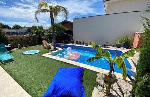 Candillargues Casa | Corner villa + 8m swimming pool + 5s jacuzzi + 15m from the beach & town center