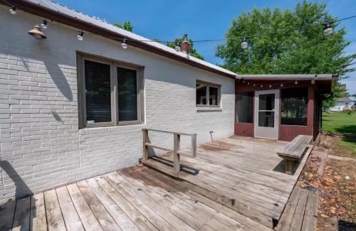 Terre Haute Casa | Cornerstone Cottage