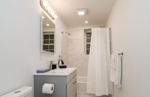 Downtown Rochester Casa | Cornhill Apt Wfreeparkingkitchenwd
