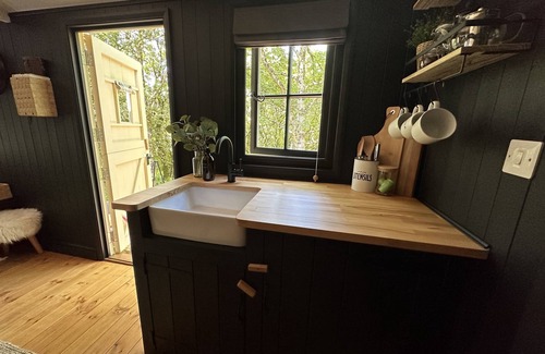 Lanivet Cabina | Cornwall Woodland Dog Friendly Shepherd's Hut