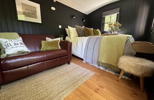 Lanivet Cabina | Cornwall Woodland Dog Friendly Shepherd's Hut