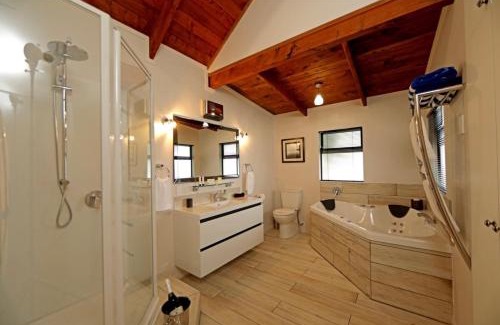 Coromandel Chalet De Esquí | Coromandel Central Cottage Luxury w Spa