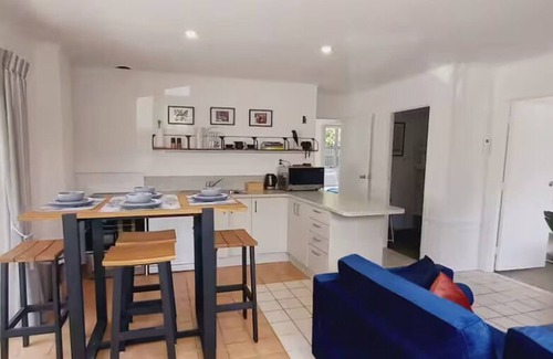 Coromandel Cabaña | Coromandel Town Harbourside 29B ~ Boat Parking ~ Central Location