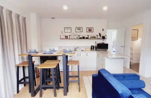 Coromandel Cabaña | Coromandel Town Harbourside 29B ~ Boat Parking ~ Central Location