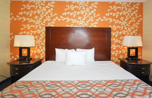 Queens Hotel | Corona Hotel