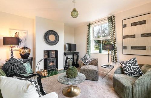 Broadwas Casa | Coronation Cottage - Hot Tub Coming Soon