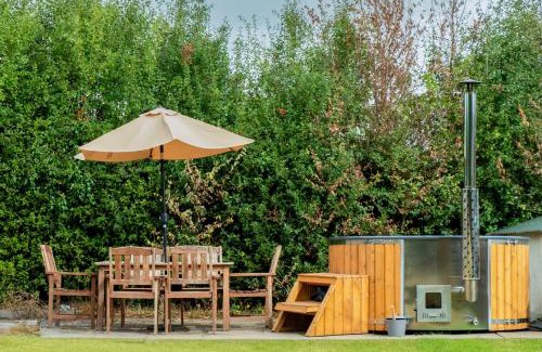 Broadwas Casa | Coronation Cottage - Hot Tub Coming Soon